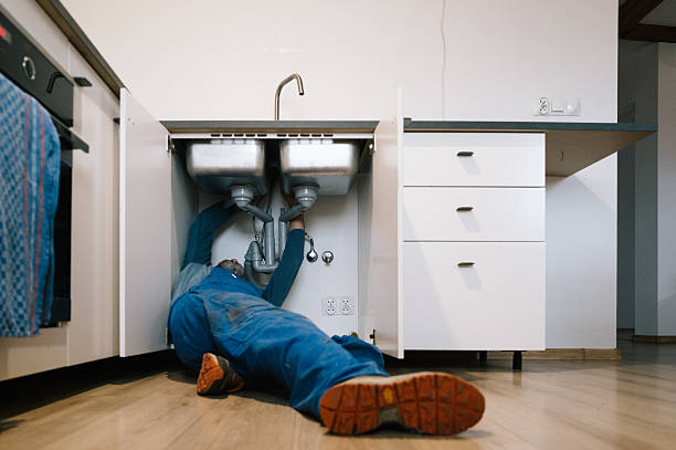 Professional Leak Detection technician working in Chicago Heights, IL